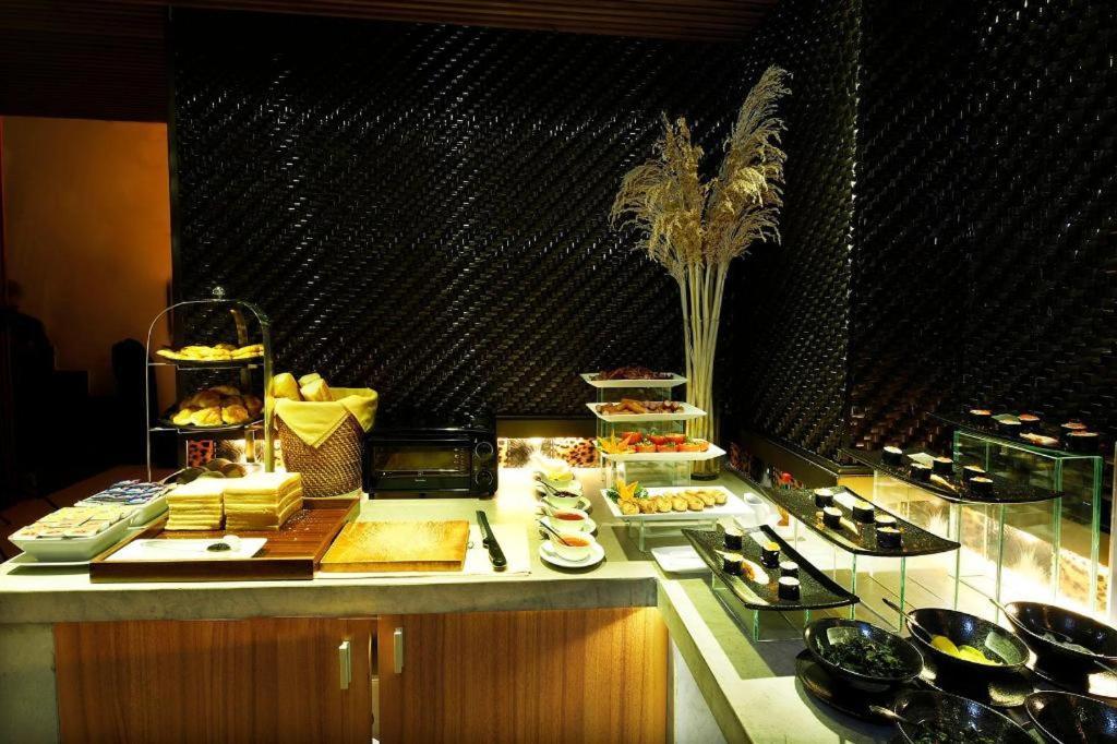 The White Hotel 8A Thai Van Lung Ho Chi Minh City Bagian luar foto