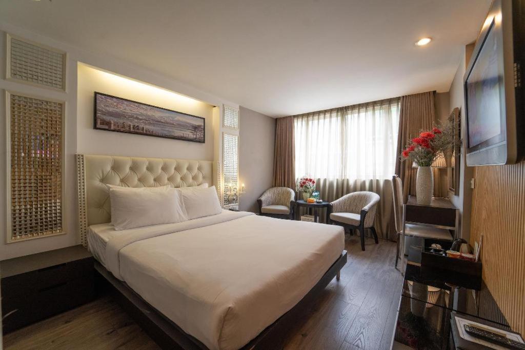 The White Hotel 8A Thai Van Lung Ho Chi Minh City Bagian luar foto