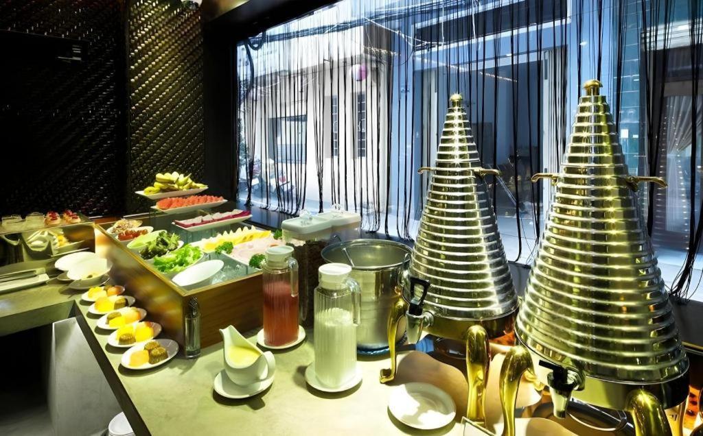 The White Hotel 8A Thai Van Lung Ho Chi Minh City Bagian luar foto