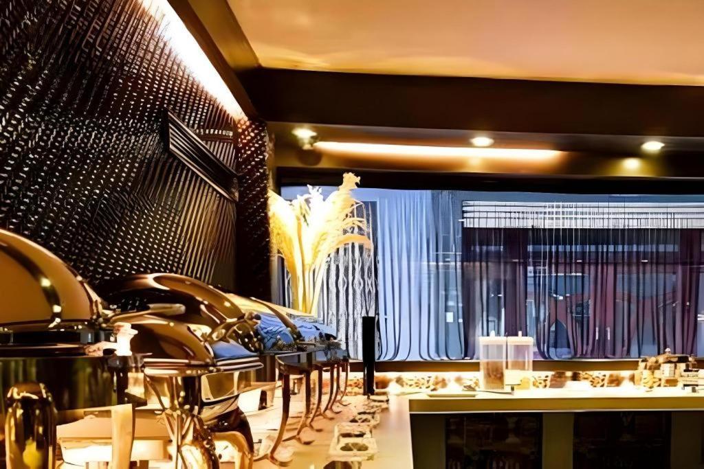 The White Hotel 8A Thai Van Lung Ho Chi Minh City Bagian luar foto